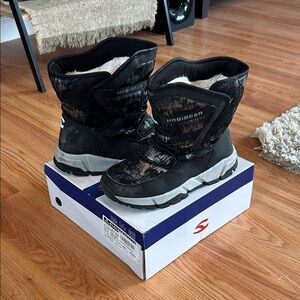 Black Kids snow Winter Boots gently worn